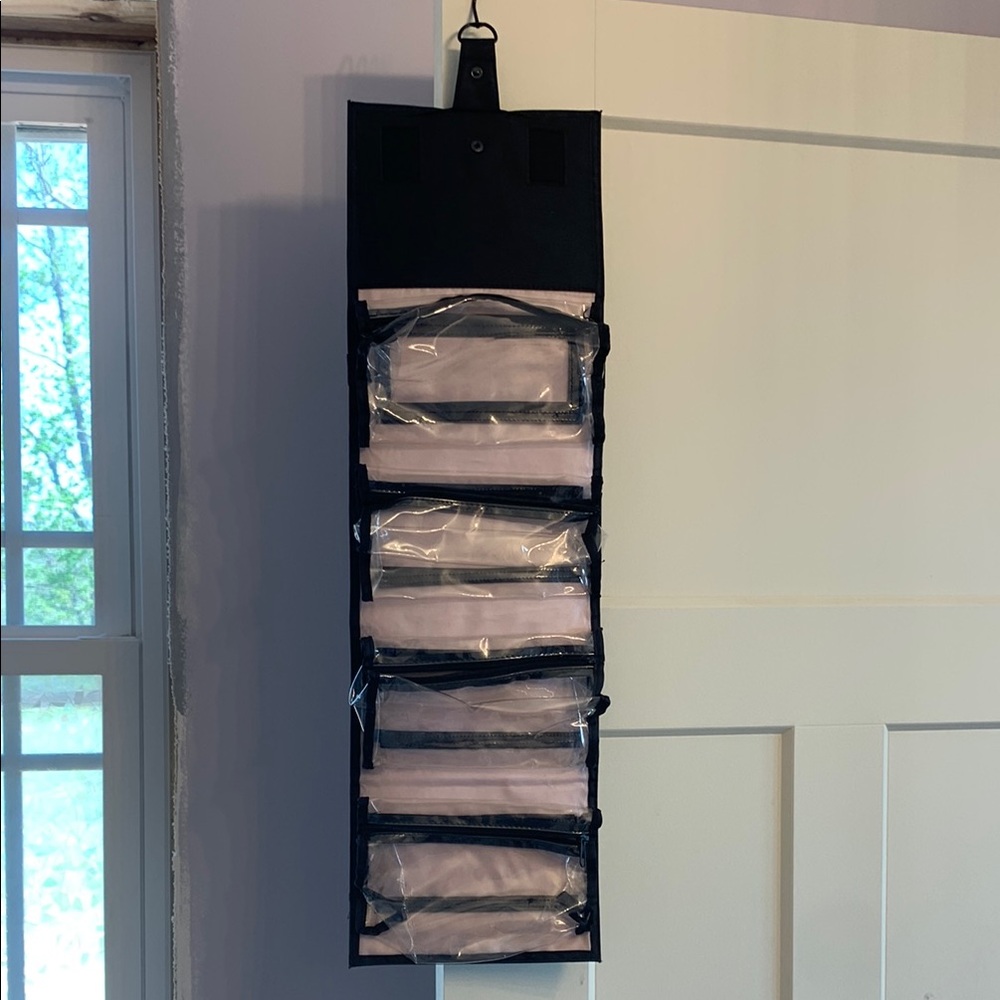 Mary Kay Travel Roll Up bag. Hanging Black and Pink Storage Organizer